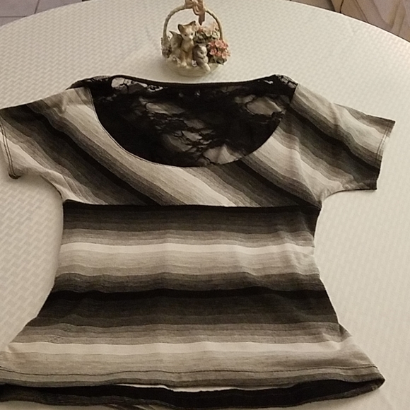 A.Byer Bkack, White and Gray Top Size Medium - Picture 3 of 7